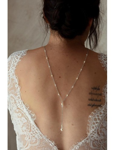 Collier de dos Icone avec chainette pour la mariée en robe dos nu.