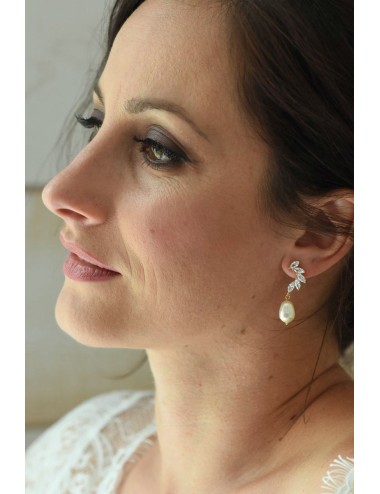 Boucles d'oreilles de mariage avec une perle goutte nacrée et strass