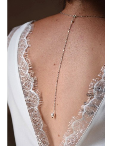 Pendentif de dos Perle solitaire pour la mariée en robe dos nu.