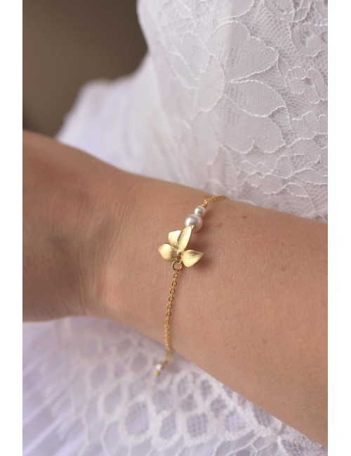 Bracelet de mariée Sylvia en chainette et cristal nacré minimaliste.