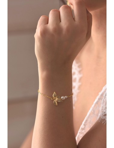 Bracelet de mariée Sylvia en chainette et cristal nacré minimaliste.