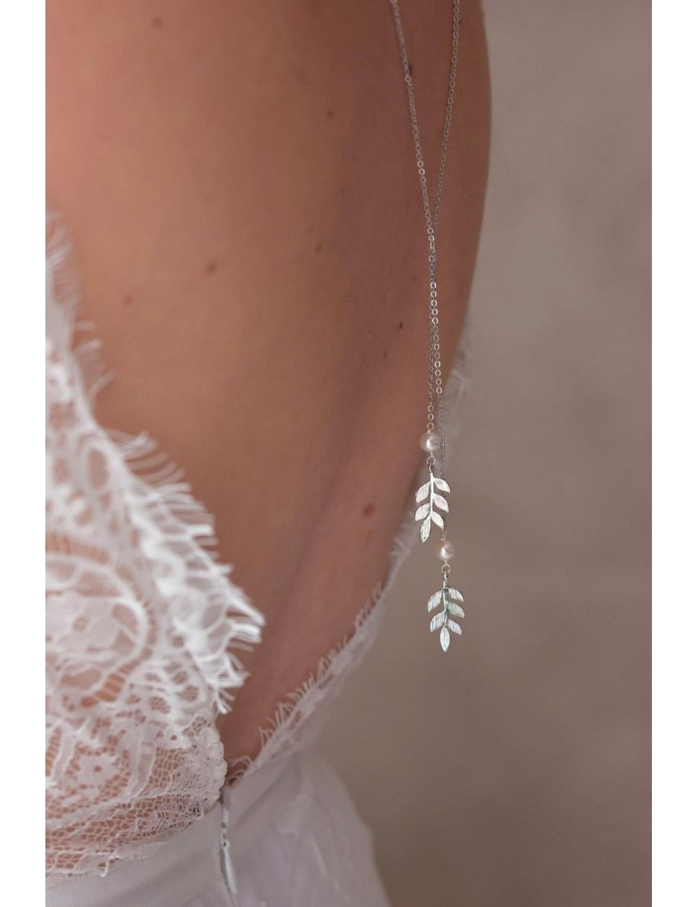 Collier de dos Rameau pour la mariée en robe dos nu bohême chic