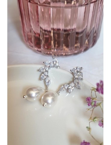 Boucles d'oreilles de mariage avec une perle goutte nacrée et strass