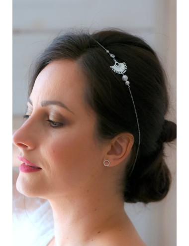 Headband pour la mariée très délicat, argenté avec des perles.