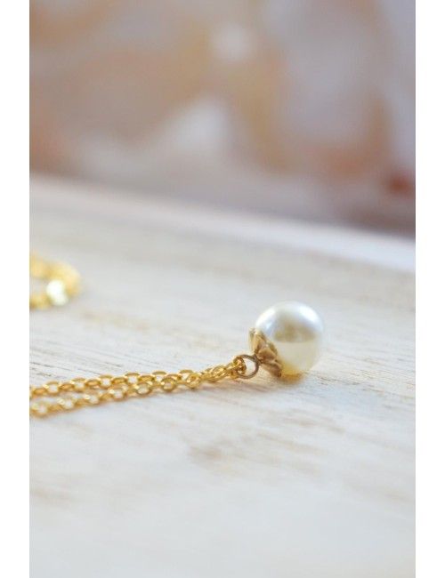 Collier mariage perle solitaire Bali, minimaliste en pendentif.