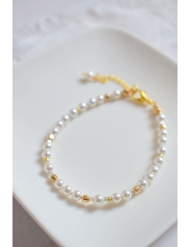 Bracelet pour la mariée minimaliste en perles blanches et dorées