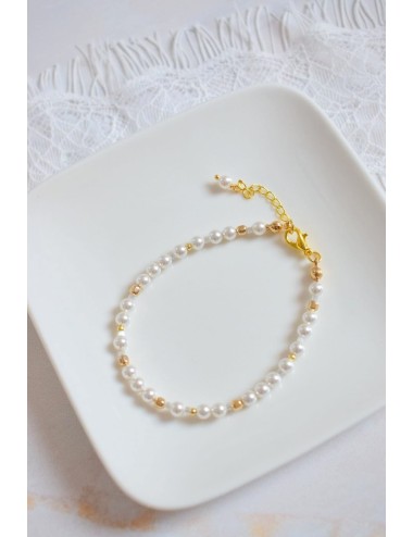 Bracelet pour la mariée minimaliste en perles blanches et dorées