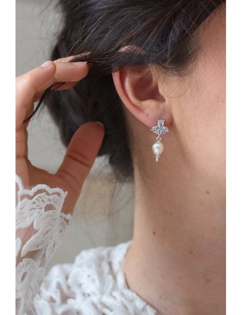 Boucles d'oreilles en oxydes de zirconium et perle, modèle Claudia