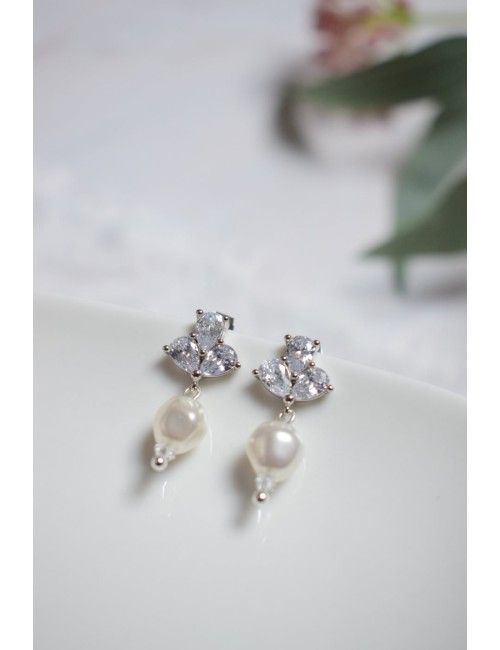 Boucles d'oreilles en oxydes de zirconium et perle, modèle Claudia