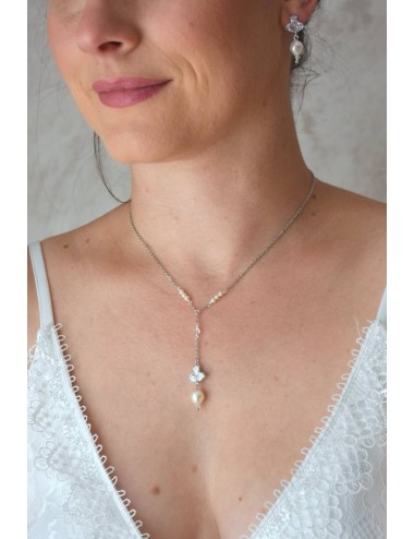 Collier pour la mariée minimaliste et baroque avec perles