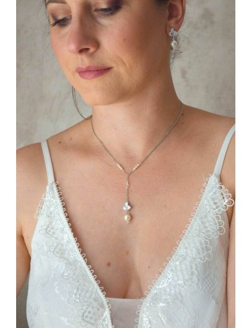 Collier pour la mariée minimaliste et baroque avec perles