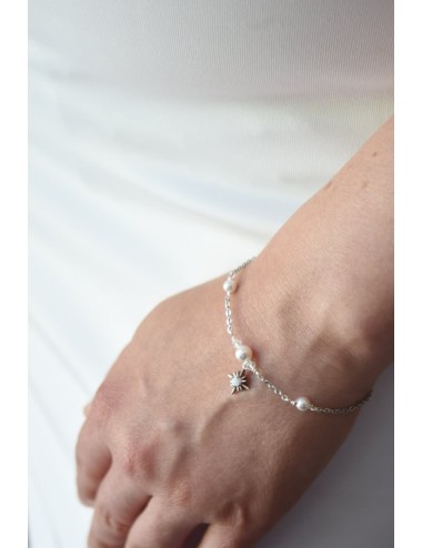 Bracelet mariée avec une breloque étoile imitation opale, et perles