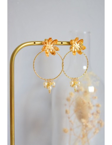 Boucles d'oreilles tendance pour la mariée avec de superbes fleurs