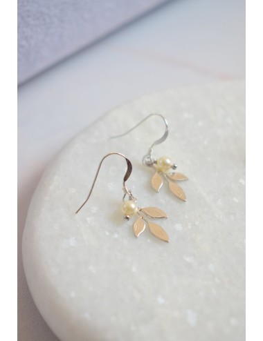 Boucles d'oreilles pour mariée discrète, feuilles et perles Charmille