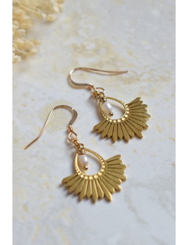 Boucles d'oreilles de mariage de style boheme chic.