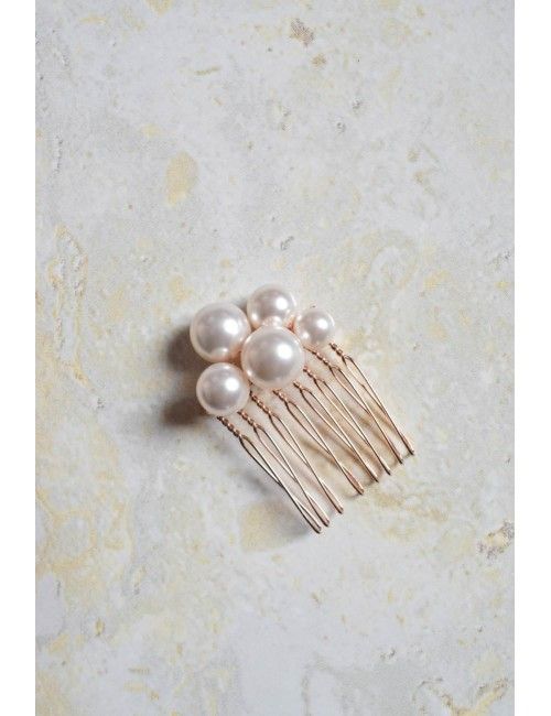 Peigne de mariée en perles nacrées pour habiller un chignon