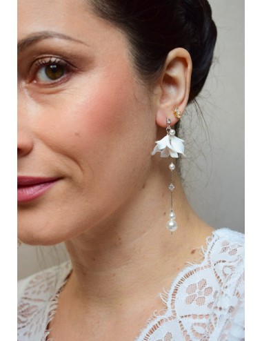 Boucles d'oreilles pour mariée romantique avec fleur et perles, Ondee