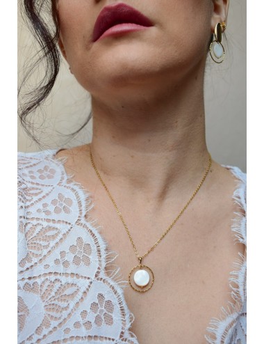 Collier de mariage Alanka, moderne avec un cercle doré et sa nacre