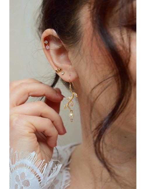 Boucles d'oreilles Brindille pour la mariée, avec feuilles et cristal.