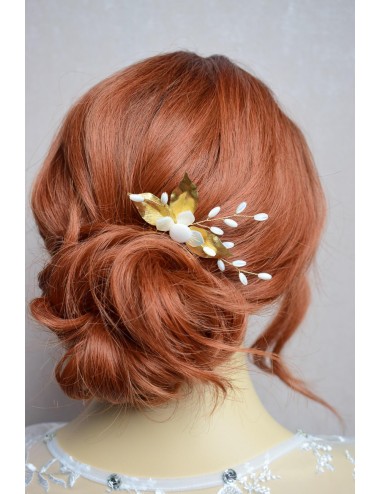 Peigne à cheveux pour la mariée modèle Ninon avec un feuilles dorées.