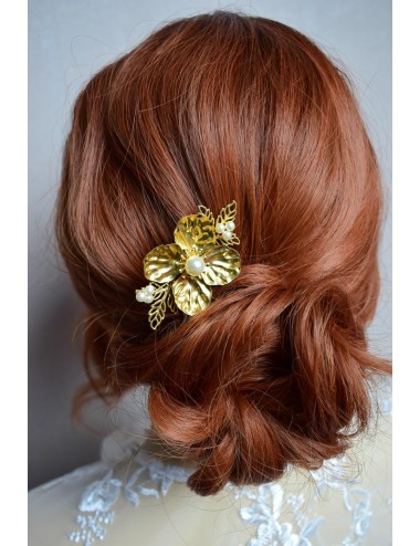 Pince à cheveux pour la mariée avec une fleur dorée et des perles