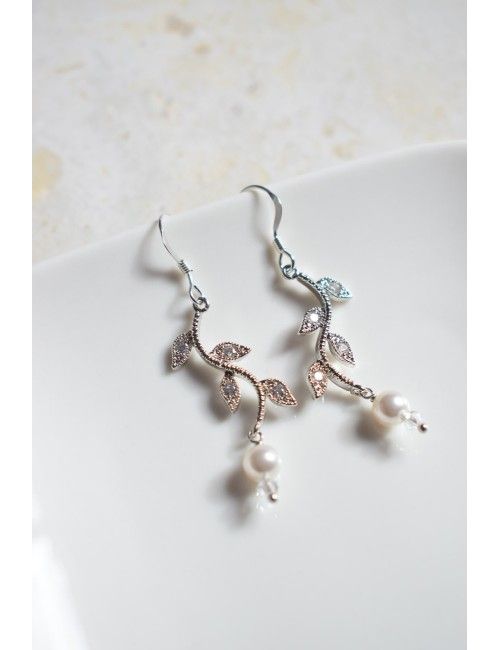 Boucles d'oreilles Brindille pour la mariée, avec feuilles et cristal.