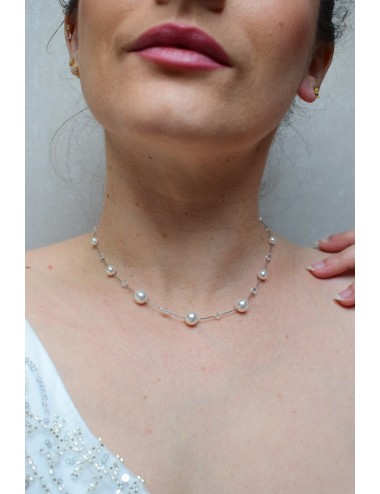 Collier de mariage modèle Plumetis, perles et cristaux pour décolleté.