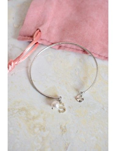 Bracelet jonc pour témoin de mariage avec perle blanche et initiale dorée