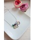 collier avec médailles fleurs de naissance maman enfant