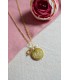 collier medaillon fleur de naissance avec une initiale dorée