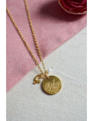 Collier fleur de naissance, médaille gravée avec fleur de naissance et initiale.