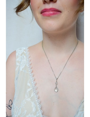 Collier mariage goutte transparente façon pendentif sur fine chaine.