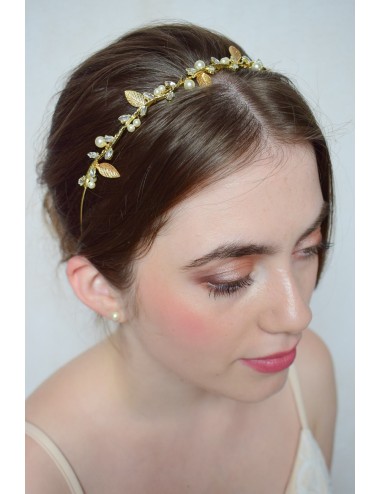 Serre tête pour mariée de style bohème chic avec des feuilles dorées.