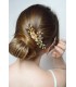 peigne à cheveux Olympe doré avec des fleurs, feuilles, perles et strass pour le chignon de mariée