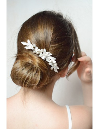 Peigne pour le chignon de la mariée modèle Nina, romantique à feuilles