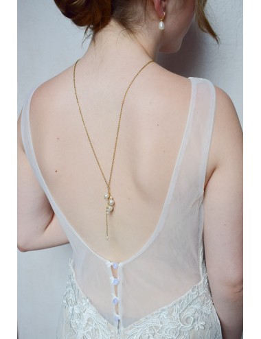 Collier de dos Luna en perles transparentes pour une robe dos nu