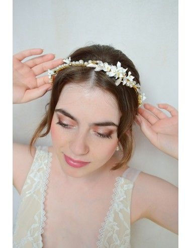 Serre tête pour la mariée romantique avec des fleurs et perles