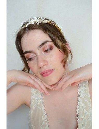 Serre tête pour la mariée romantique avec des fleurs et perles