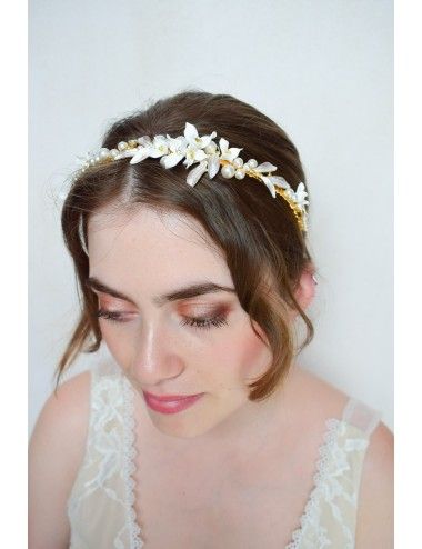 Serre tête pour la mariée romantique avec des fleurs et perles