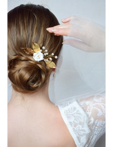 Peigne à cheveux pour la mariée modèle Ode, fleur de porcelaine perles