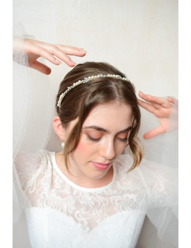 Serre tête pour la mariée glamour chic avec perles nacrées et strass.