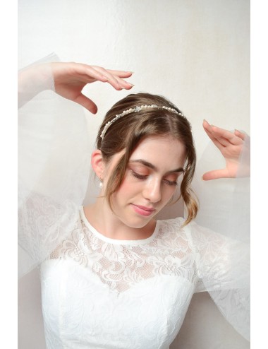 Serre tête pour la mariée glamour chic avec perles nacrées et strass.