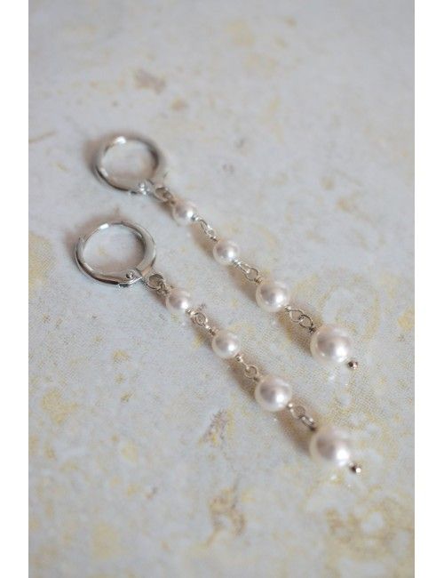 Boucles d'oreilles de mariage Juliette avec cascade de perles nacrées.