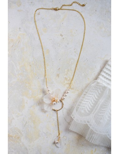 Collier mariage Givre avec une fleur et un cercle martelé en pendentif