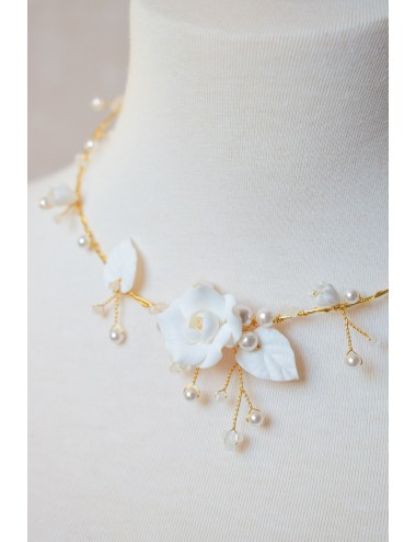 Collier de mariée romantique Julia, avec des fleurs et des perles