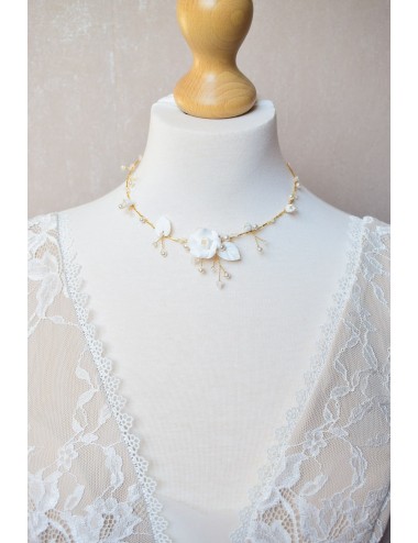 Collier de mariée romantique Julia, avec des fleurs et des perles