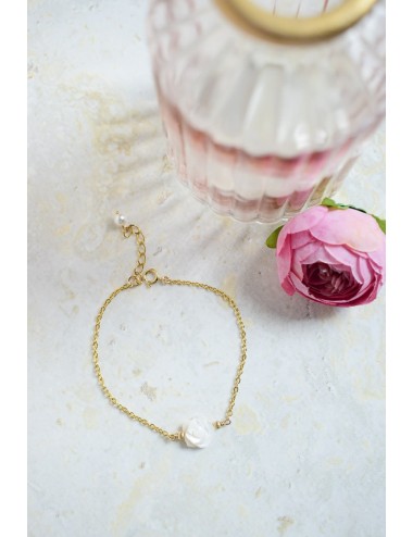 Bracelet de mariée Lolita en chaine fine avec fleur de nacre et perle