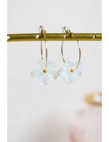 Boucles d'oreilles Soline, créoles printanières avec jolie fleur.