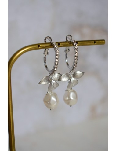 Boucles d'oreilles pour la mariée disponibles de suite.