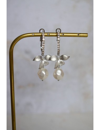 Boucles d'oreilles pour la mariée disponibles de suite.